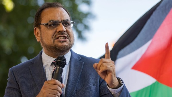 أشم رائحة مؤامرة.. نائب بريطاني يشكك في رواية إسرائيل بشأن طائرة “فلاي دبي”