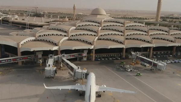بشأن مطار جدة والدمام.. السفارة الأمريكية بالسعودية تصدر تحذيرات عاجلة لموظفيها