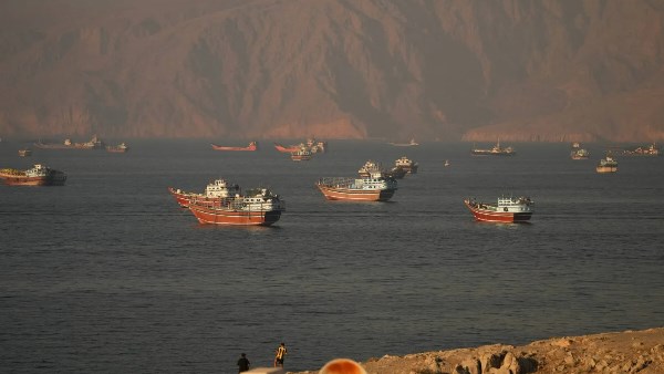 رويترز: إيران تغير تكتيكاتها في مضيق هرمز لرفع أسعار النفط والتأثير على انتخابات أمريكا
