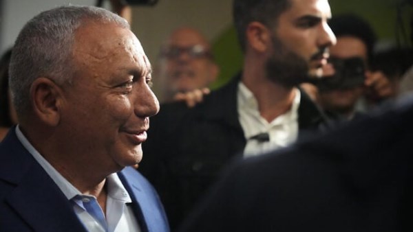 بعد تفوّق كتلة المعارضة الإسرائيلية .. «آيزنكوت» يتعهد باستبدال «نتنياهو»