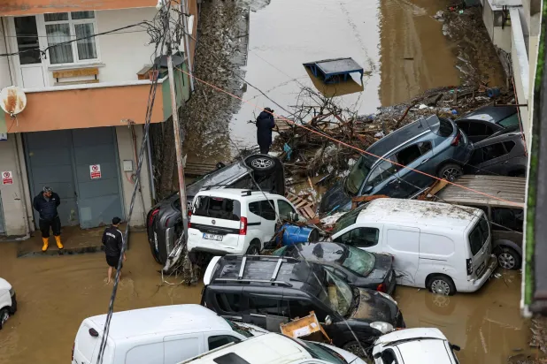 Heavy Rain Shuts Down Istanbul, Causing Flooding and 3 Deaths
