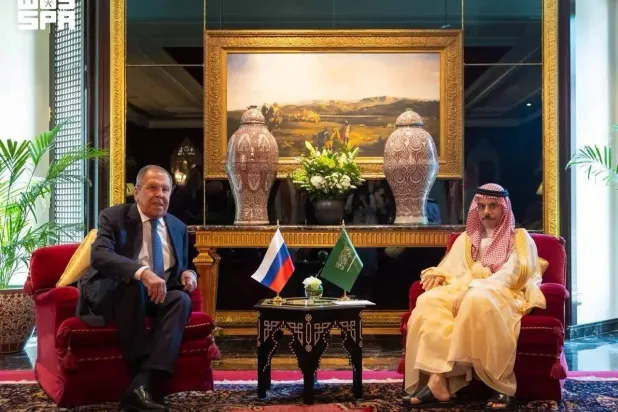 Saudi, Russian FMs Discuss Yemen Escalation at Manama Meeting