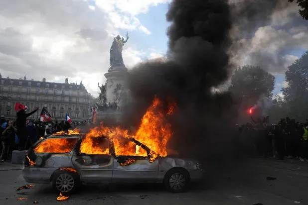 ‘Stay Home!’: Tourists Find Themselves in a France Convulsed by Protests
