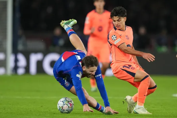PSG’s Kvaratskhelia Set for Months Out with Torn ACL