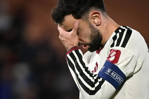 Fernandes Takes Aim at Carrick as Man Utd Lurch into Fresh Crisis