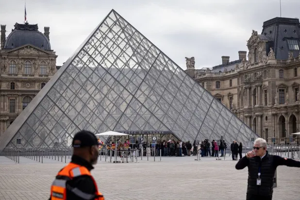 Paris’ Louvre and Other Top Museums to Close on Saturday Over Concern about Protest Violence
