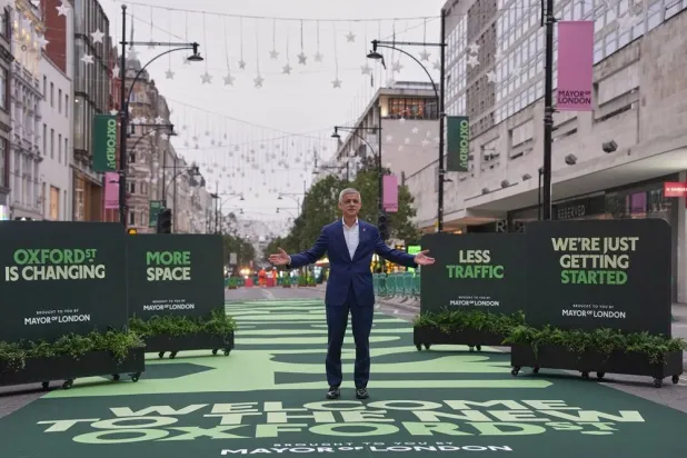 Buses Out, Shoppers In: London’s Oxford Street Goes Traffic-Free