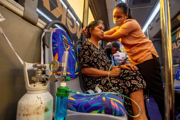 Indonesia Sends Oxygen Bus to Aid Residents Choking on Forest Fire Haze
