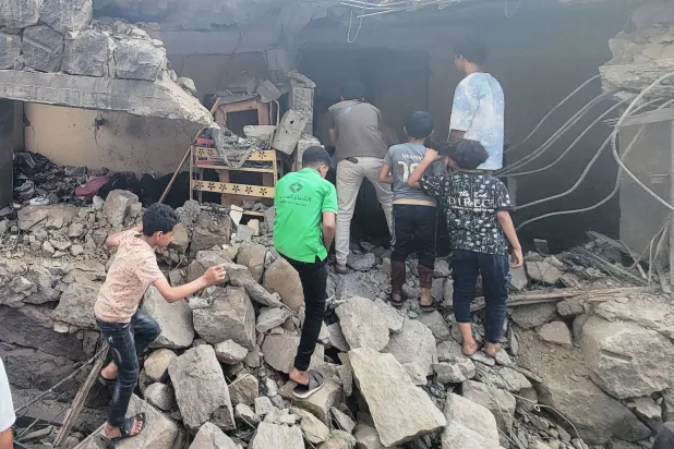 Houthis Step Up Pressure on Front Lines by Shelling Residential Areas