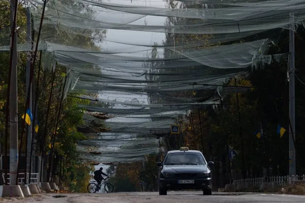 Russia and Ukraine Say Aid Is Entering Oleshky, Residents Can Leave if They Wish
