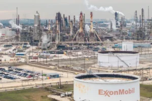 US Oil Companies Aim to Squeeze More Out of Refineries