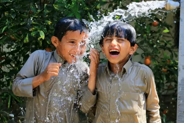 Saudi Arabia Strengthens Water Security in 14 Yemeni Governorates with 62 Projects