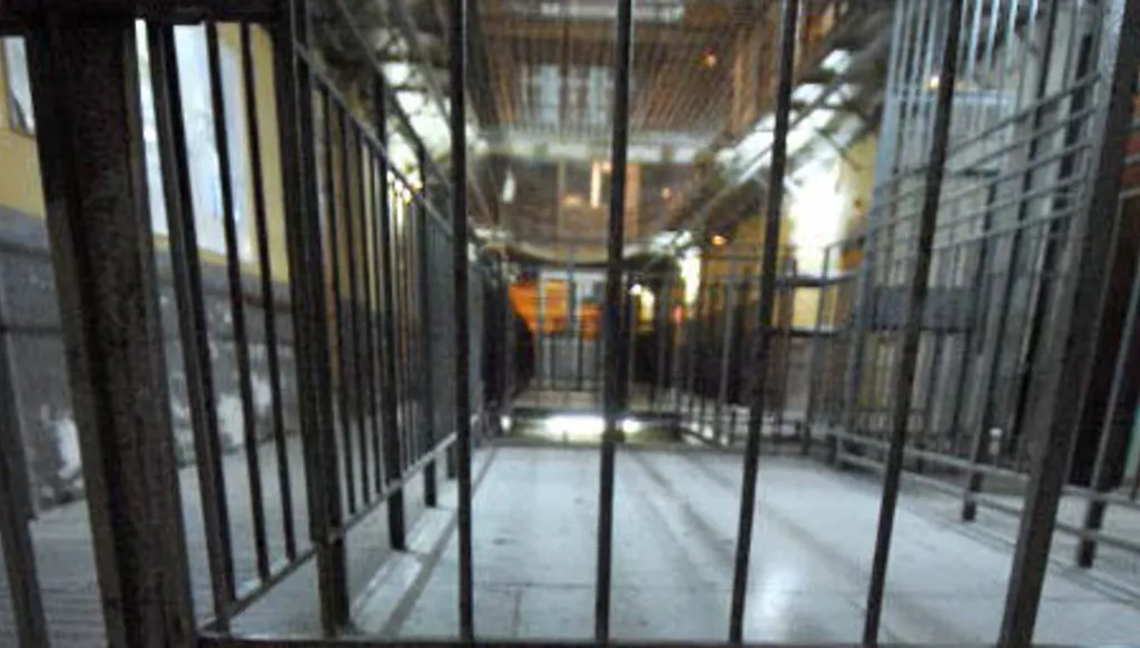 Drone smuggles food and alcohol into security prison in Canada