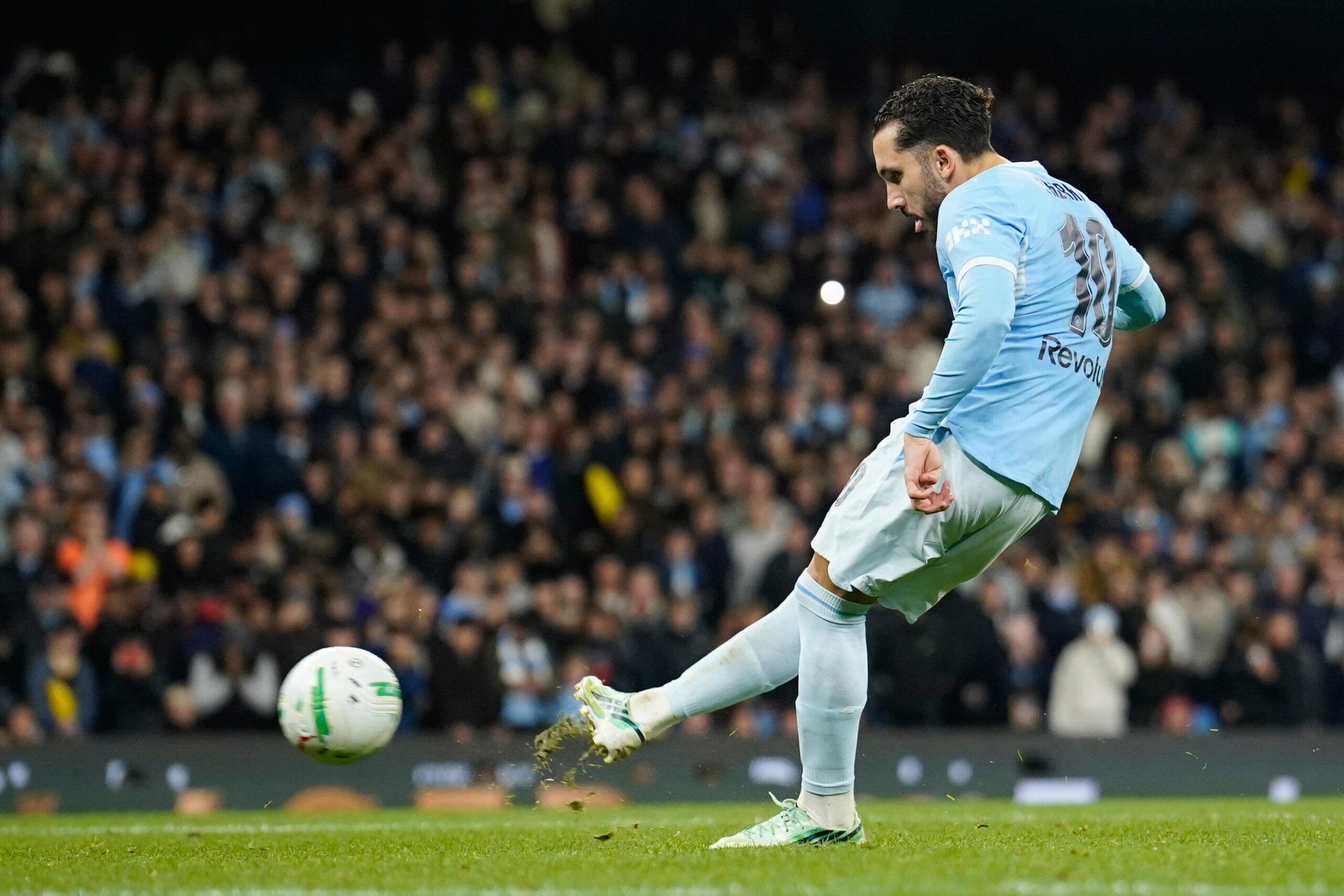 Man City and Liverpool win penalty shootouts to advance in English League Cup