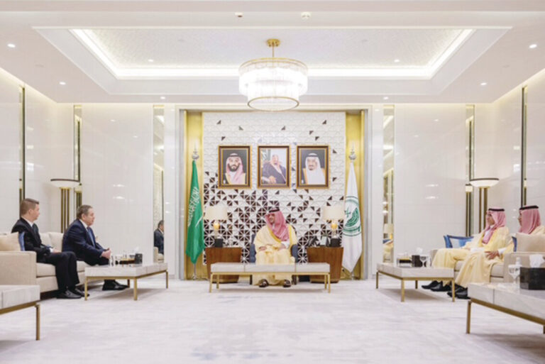 وزير الداخلية  يستقبل السفير الروسي