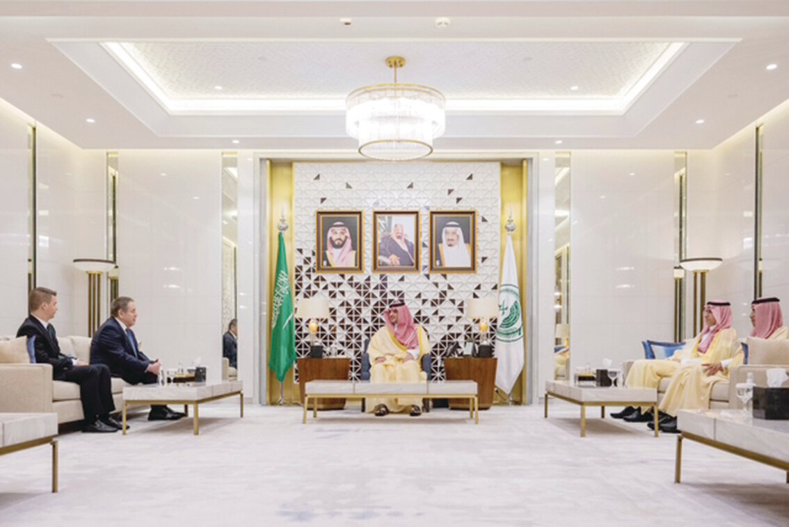 وزير الداخلية  يستقبل السفير الروسي