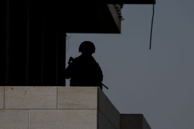 2 p.m. recap: Netanyahu promises ‘big surprise’ for Palestinian Authority; Iran bars U.S. ships from Gulf; Aoun visits Tripoli