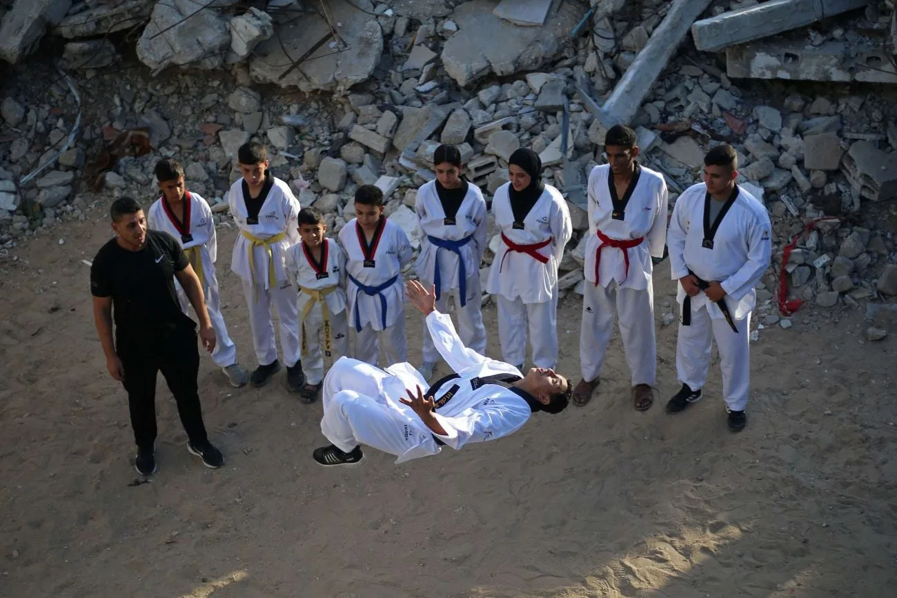 Gaza taekwondo athletes train amid rubble