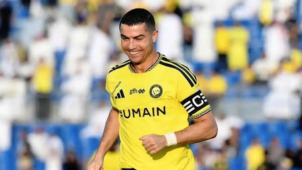 سامي الجابر يشكك في هدف رونالدو أمام الفيصلي.. هدف عكسي أم رأسية؟