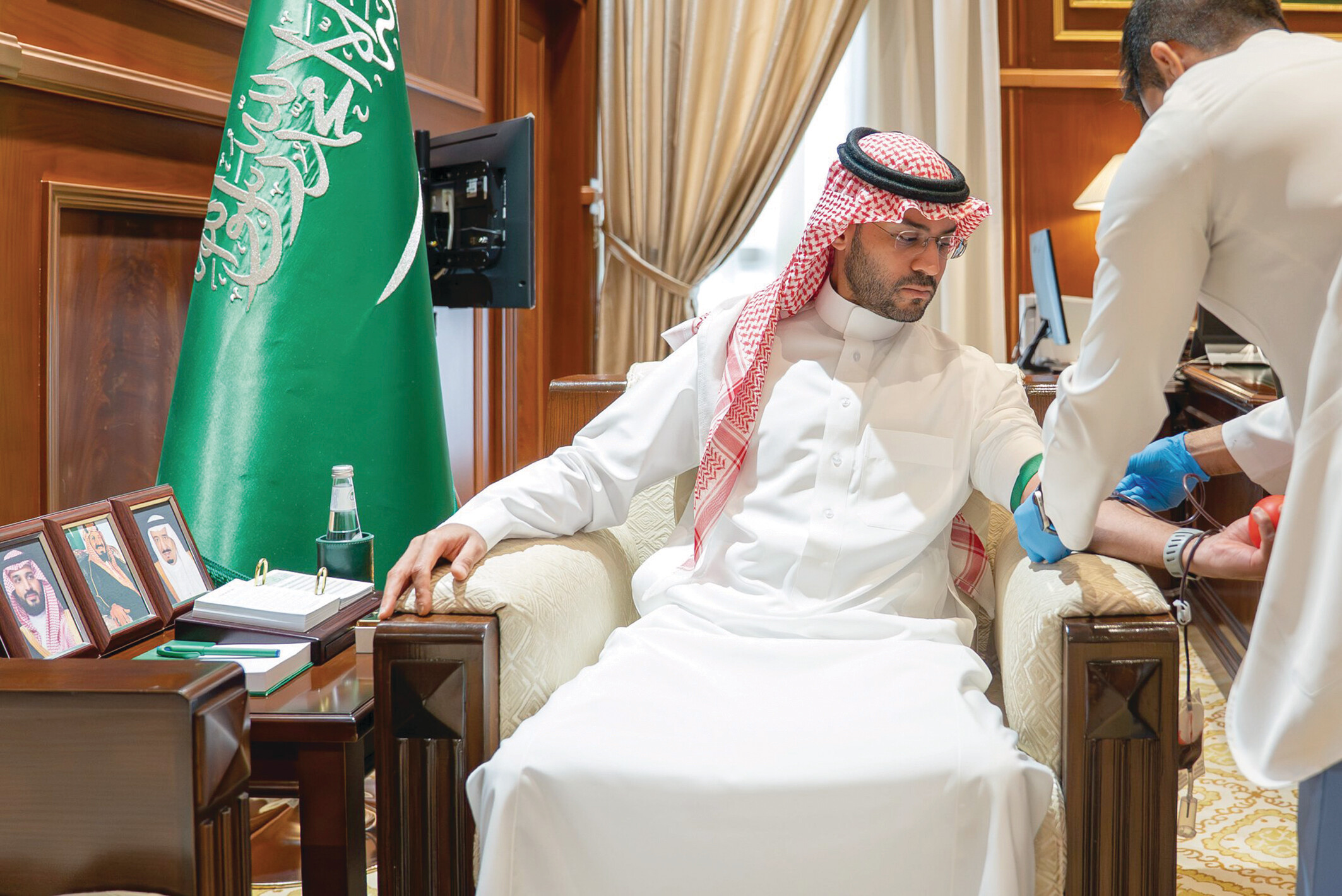 نائب أمير حائل يفتتح منفذ «كاندي كرافت ووركس»