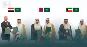 عبدالعزيز بن سلمان يوقّع ثلاث مذكرات تفاهم مع الوزراء المعنيين بالطاقة في الكويت وقطر ومصر