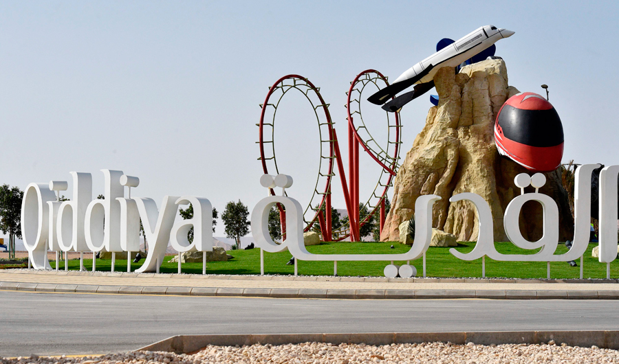 Saudi businesses shower family with gifts after viral security alert video