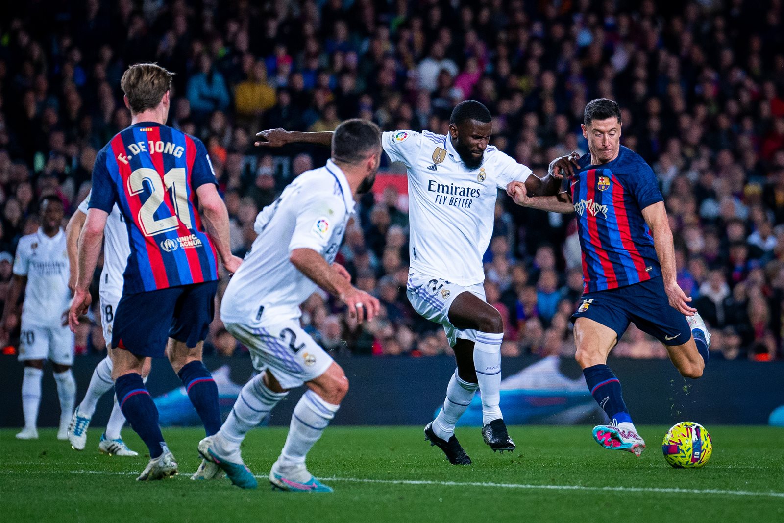 موعد مباراتي ريال مدريد وبرشلونة في الجولة 13 من الدوري الإسباني