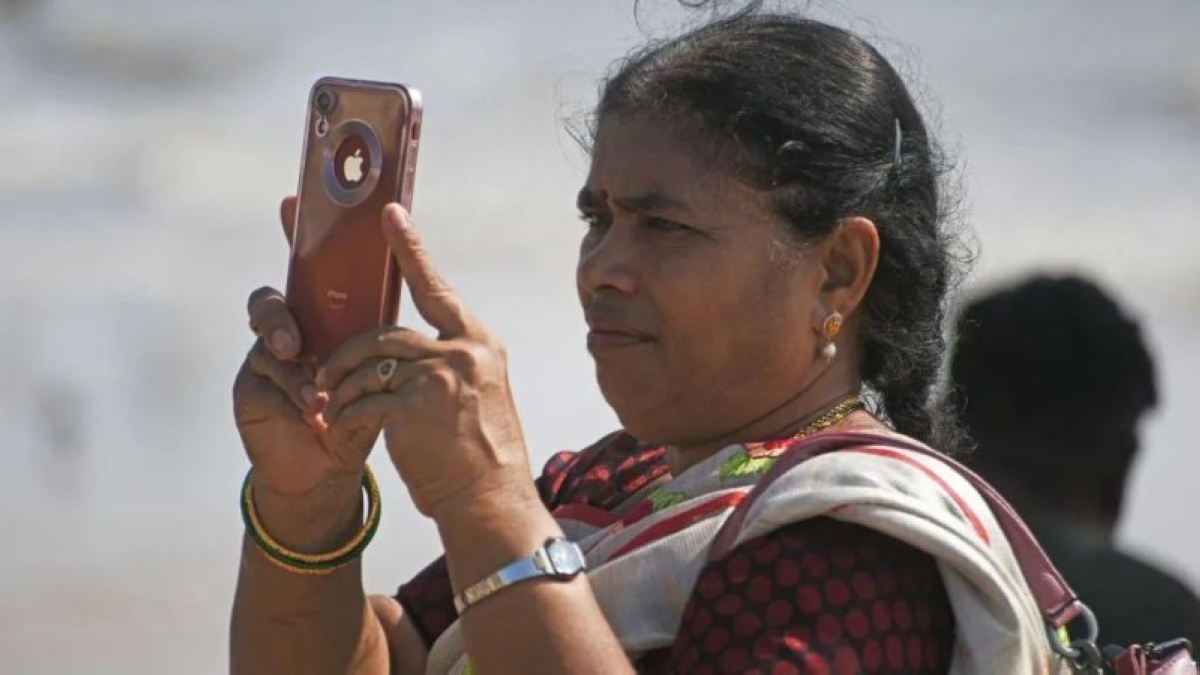 India tells smartphone makers to put state-run cyber safety app on new devices
