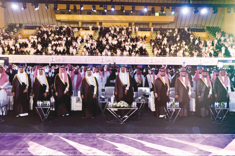 معهد الإدارة العامة يحتفي بـ1055 خريجاً وخريجة
