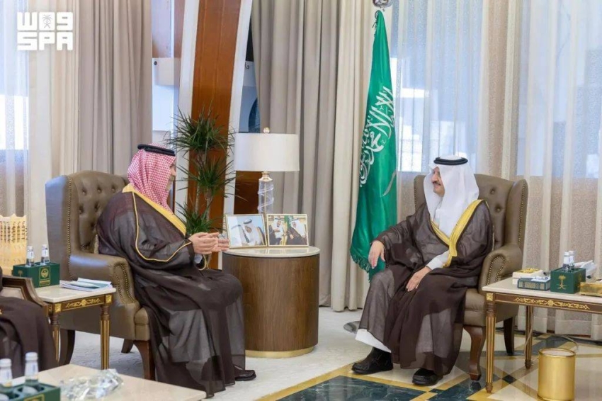 أمير المنطقة الشرقية يستقبل وزير الاستثمار