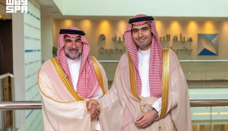 رئيس هيئة السوق المالية ومحافظ صندوق الاستثمارات العامة يستعرضان تعزيز التعاون بين الجانبين في عدد من المجالات