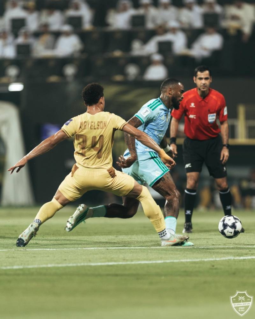 الأهلي يعود للدفاع عن لقبه بثلاثية في شباك الوصل