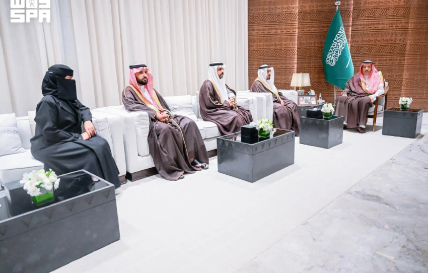 أمير الباحة يطّلع على التقرير الختامي لجولة الامتياز التجاري في المنطقة
