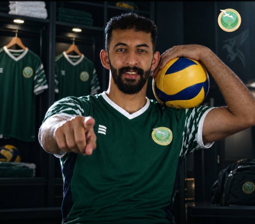 “مؤيد الخليف” يوقع لطائرة نادي السلام