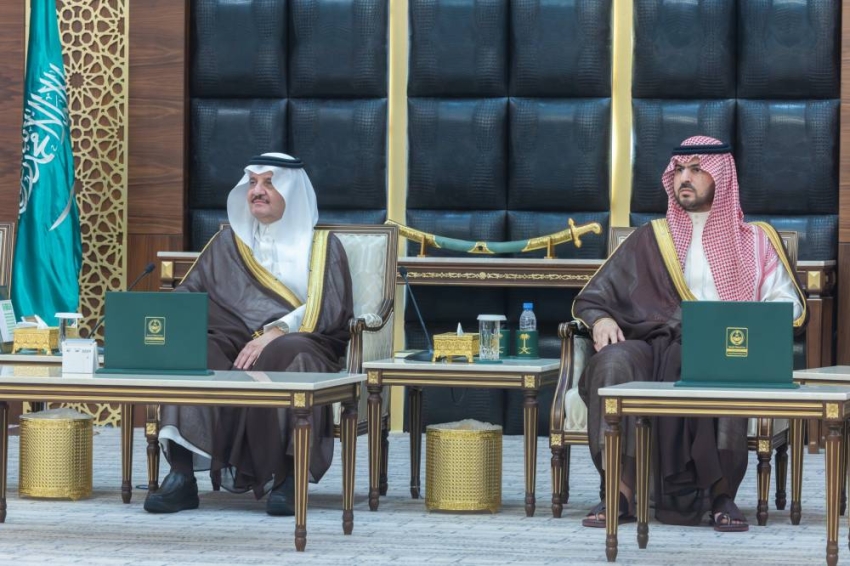 أمير المنطقة الشرقية يطّلع على أبرز منجزات معرض «اللومي الحساوي»