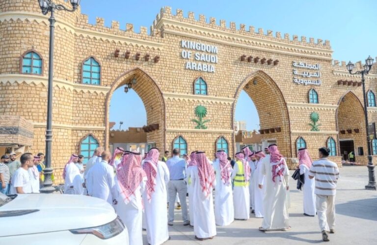 أمين الشرقية يطّلع على توسعات المدينة العالمية بالدمام