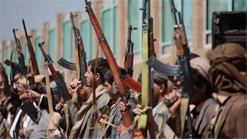 حصار المدنيين وتهديد طرق التجارة.. تصعيد الحوثيين يفاقم الأزمة الإنسانية في اليمن