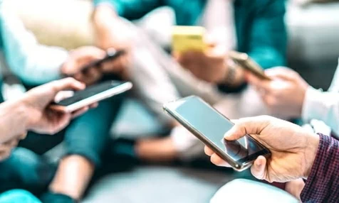 72 ساعة بلا هاتف.. ماذا يحدث داخل دماغك عندما تختفي الشاشة من حياتك؟