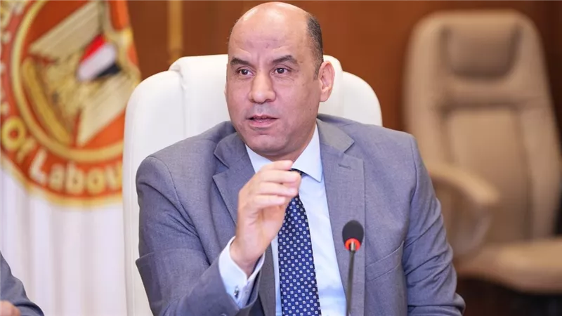 وزارة العمل تصدر 5 قرارات تنفيذية لتعزيز منظومة السلامة والصحة المهنية وتأمين بيئة العمل