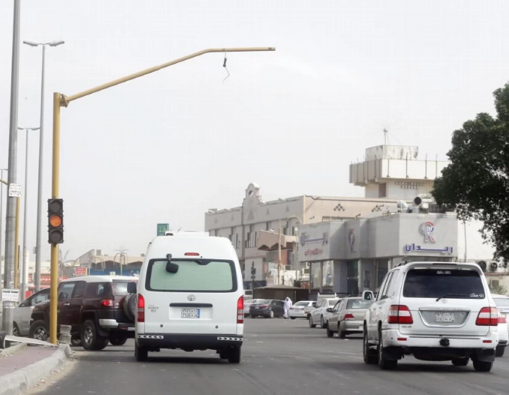 «كود الطرق»: 15 متراً بين منطقة التوقف وأول موقف عند تقاطعات «الإشارات»