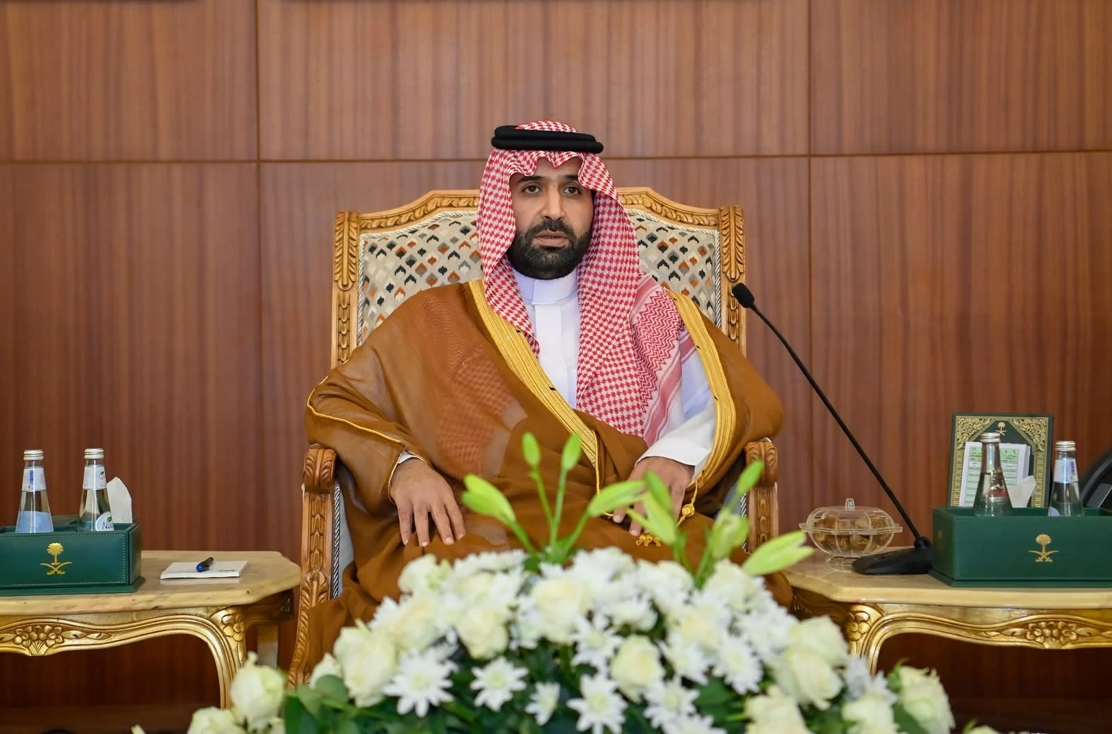 أمير جازان يلتقي مشايخ المنطقة