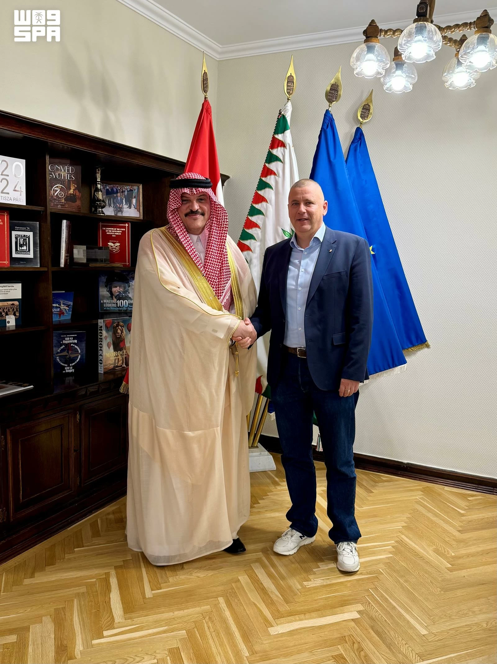 السفير السعودي يستعرض مع وزير الدفاع المجري العلاقات الثنائية