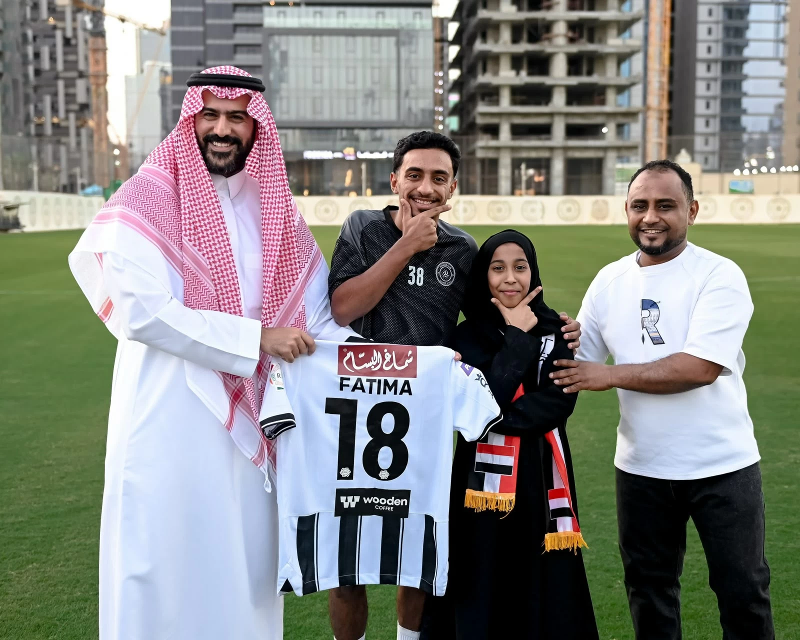 رئيس الشباب يفتح مدرجات «الليوث» مجاناً للجمهور اليمني