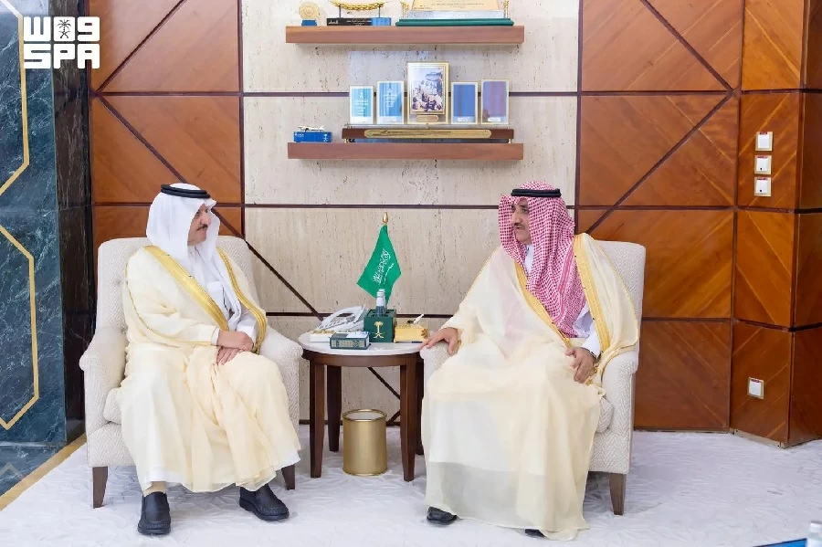 أمير الشرقية يستعرض منجزات أمانة الأحساء ويدشّن برنامجًا دعويًا
