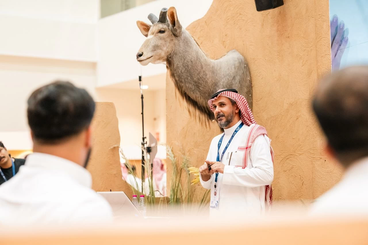 ورشة بمعرض الصقور والصيد تستعرض مراحل تحنيط الحيوانات وتقنيات العناية بها