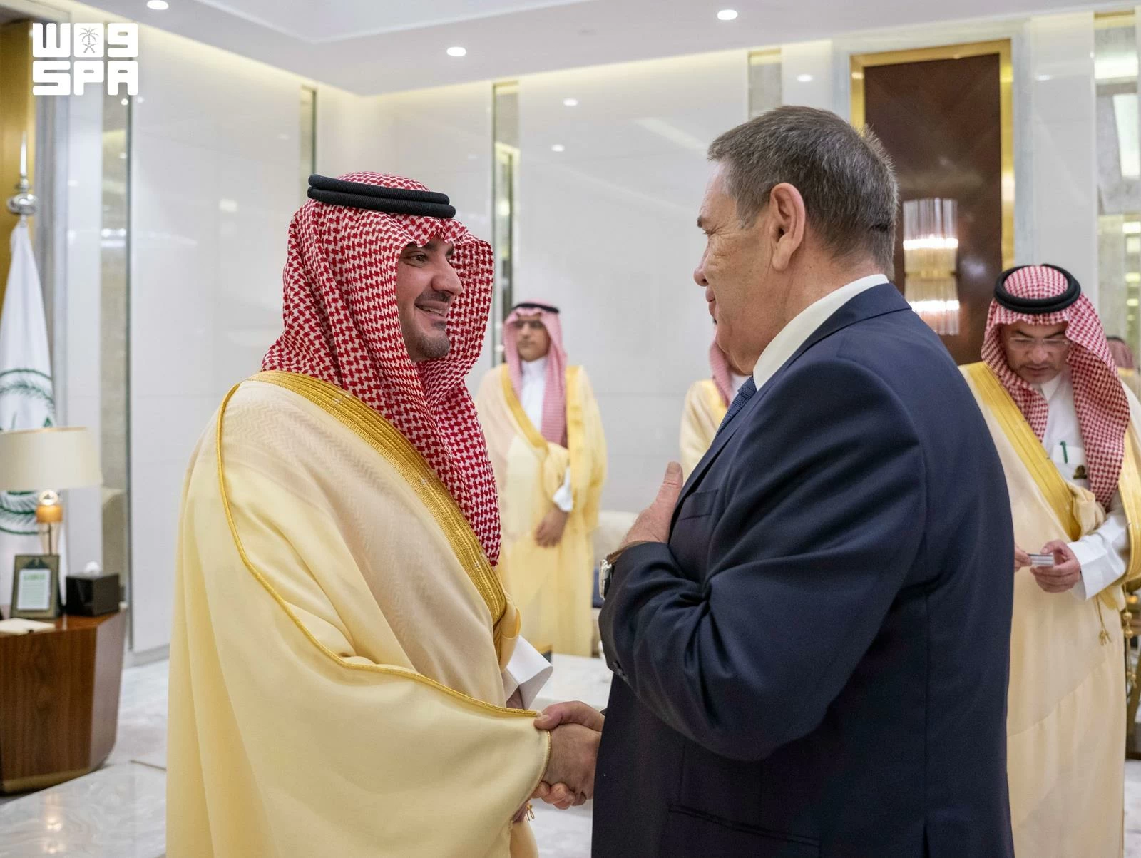 وزير الداخلية يودّع السفير الروسي لدى المملكة