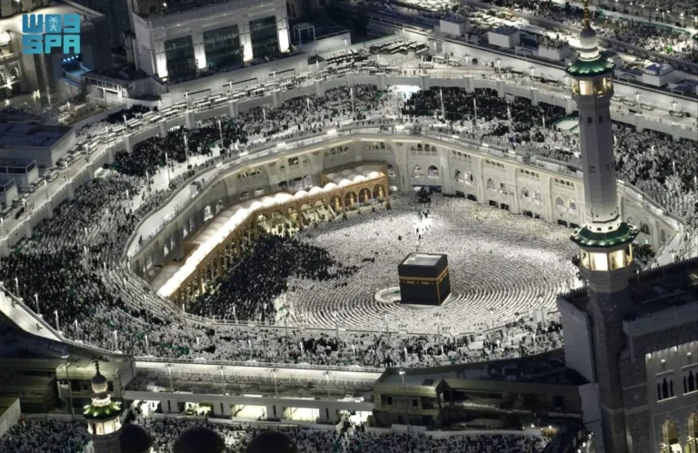 Moon to align directly over Holy Kaaba Monday morning
