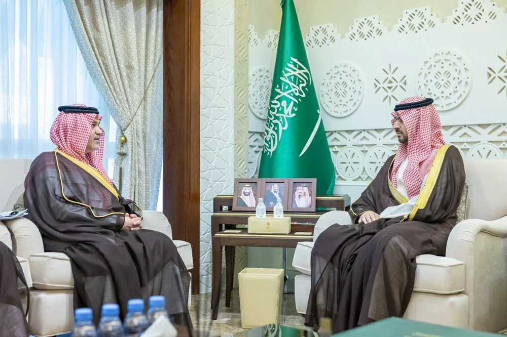 نائب أمير الشرقية يستقبل وزير الاستثمار