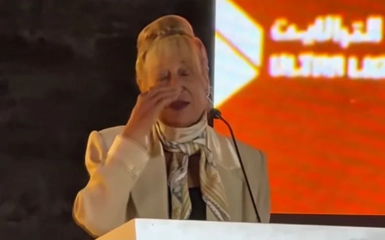 «هاد الوطن بده يضل».. دموع منى واصف في حمص