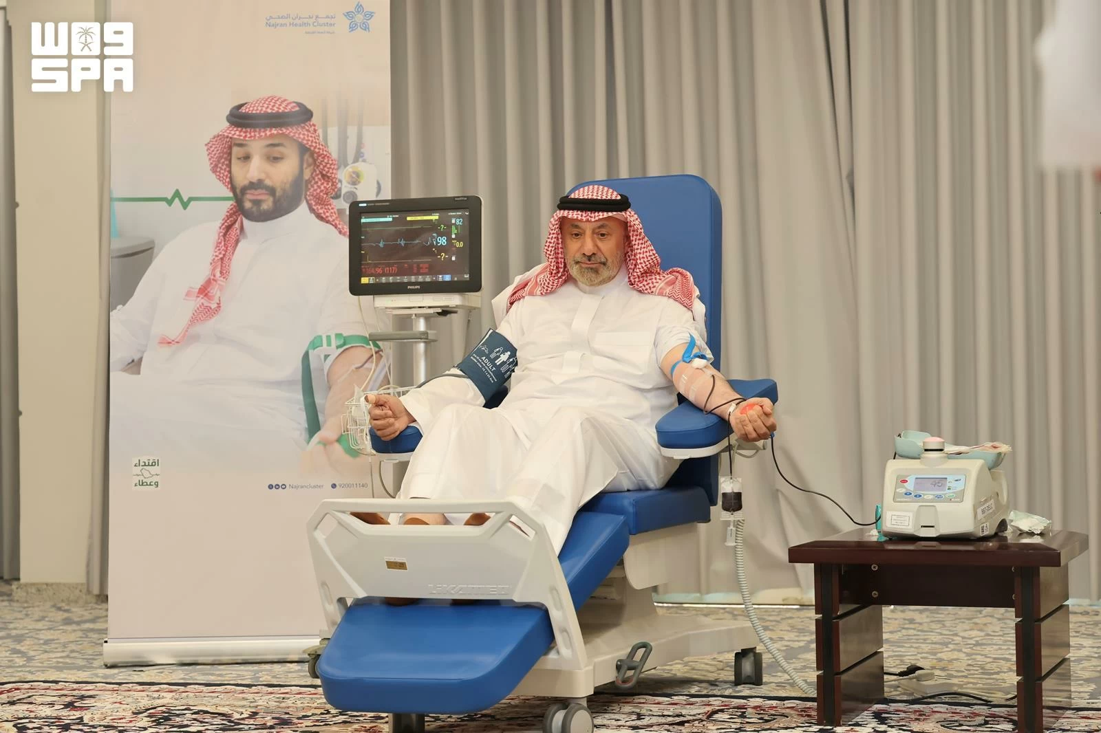 أمراء ونواب المناطق والوزراء والمحافظون والمسؤولون والمواطنون يتبرعون بالدم